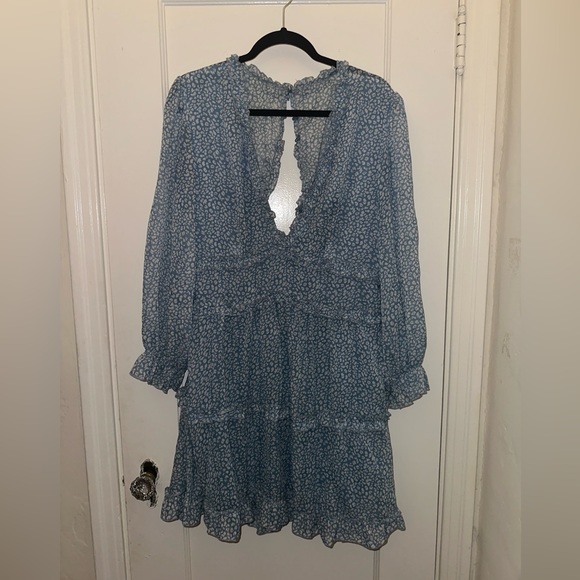 Flirty light blue deep v dress - Picture 2 of 5